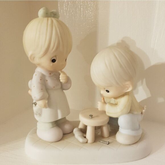 Precious Moments Other - PRECIOUS MOMENTS "THUMB-BODY LOVES YOU" ~ Porcelaine Figurine *NEW 1990